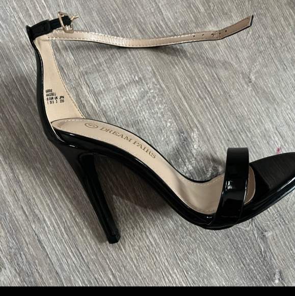 Women's Strap high heel - Picture 2 of 5